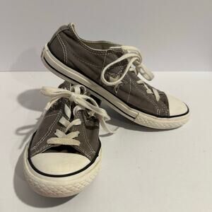Kids Gray Converse sneakers size 3 Star Design